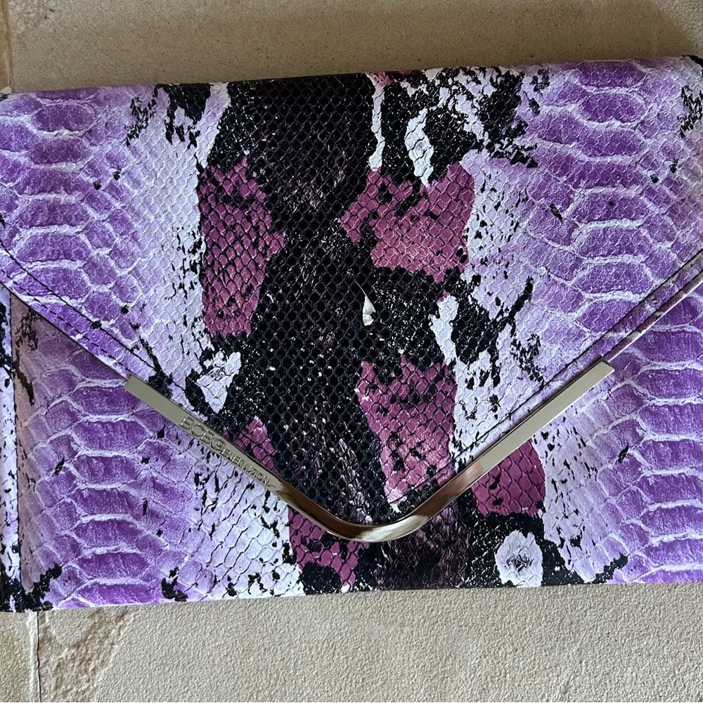 BCBGeneration Raspberry Purple Snakeskin Envelope‎ Clutch Bag BFZ1410N-600 NEW